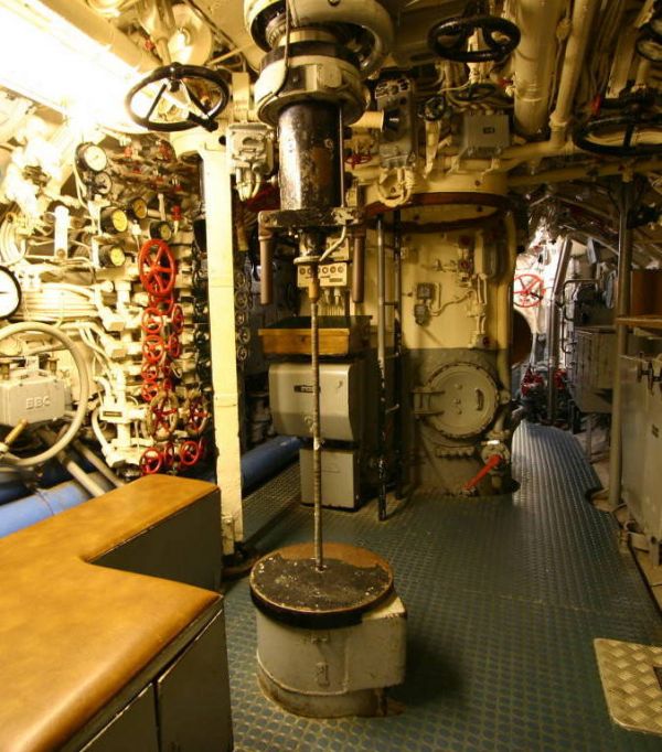 The type ASR C/13 periscope in the U 995's conning tower (back side view)